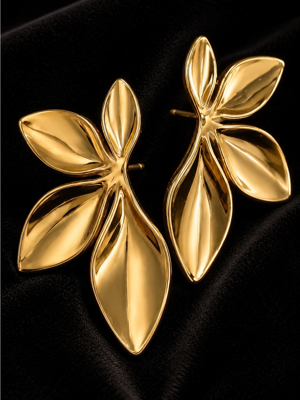 Stainless steel leaves in gold tone stud earrings - Picture 3 of 8